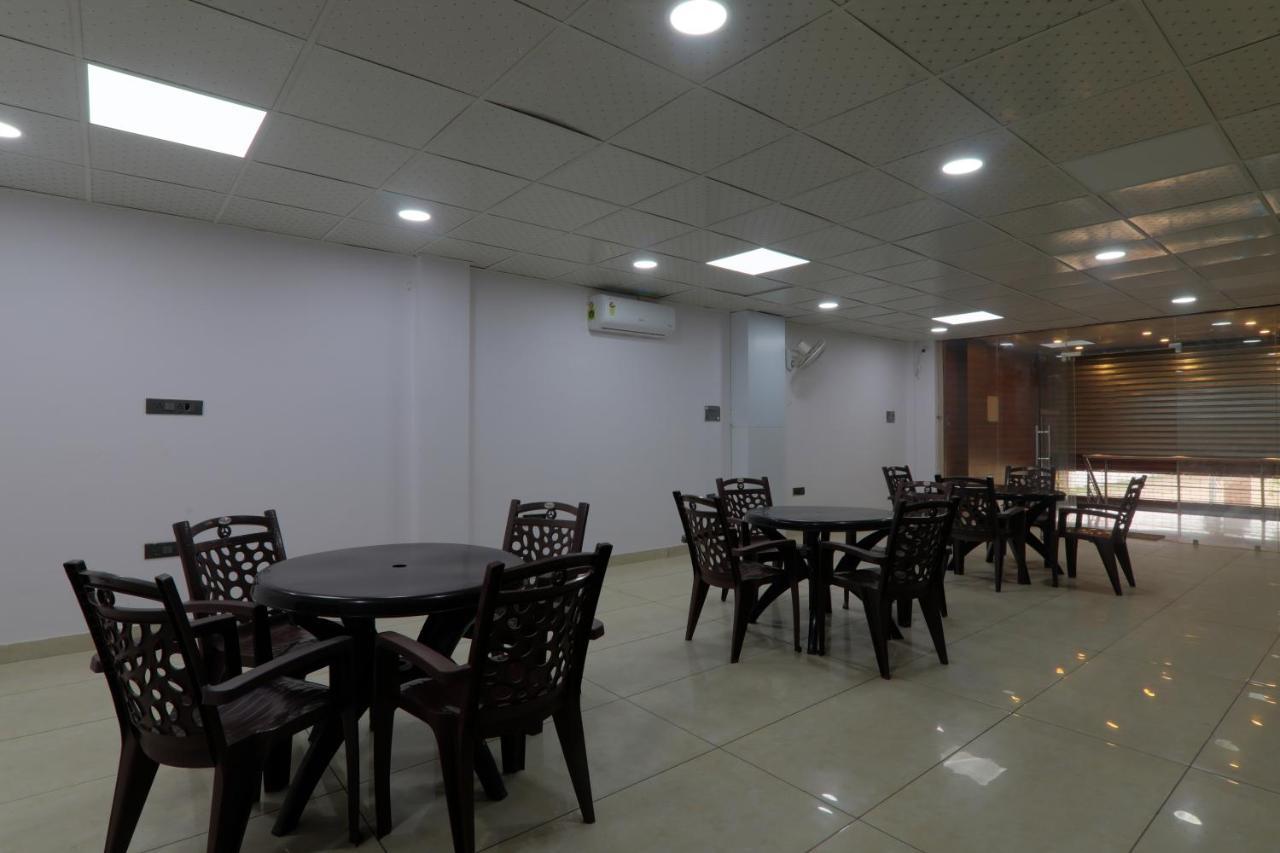 Shri Tirupati Residency Hotel Lucknow Buitenkant foto
